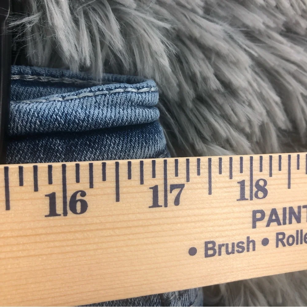 BKE Buckle Jeans Mens Size 34 Tyler Straight Blue Jeans Whiskered